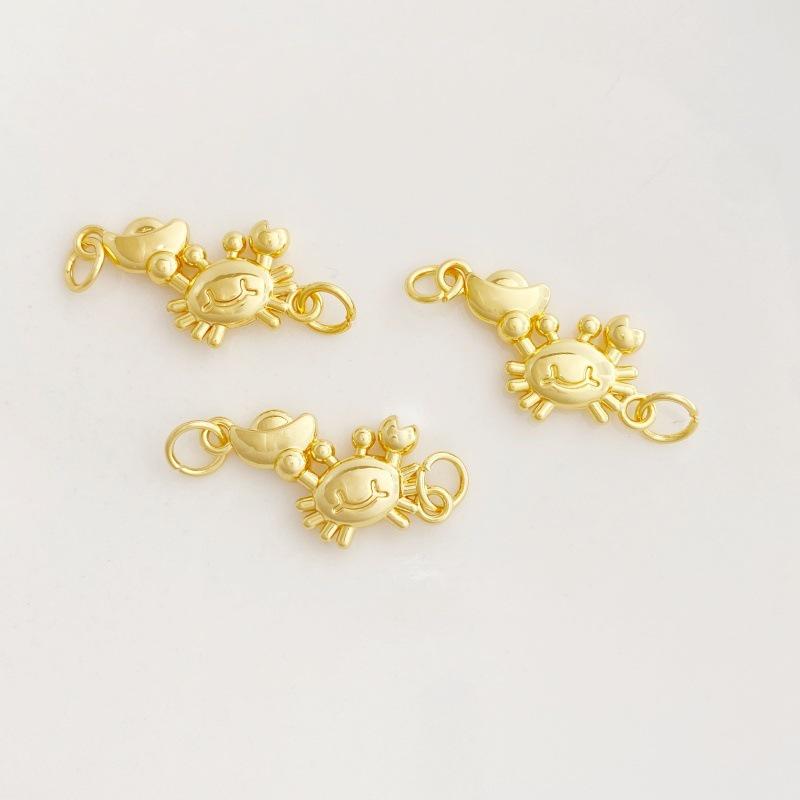 Crab Pendant: Copper-Plated, 18K Gold Ocean Series - High Color Retention Jewelry Accessory for DIY Bracelets & Necklaces.
