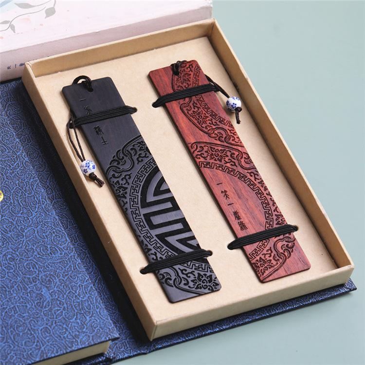 

Pair of Chinese-Style Rosewood Bookmarks Reading Bookmarks Commemorative Gift Crescent-Shaped Bookmarks Gift for Book Lovers