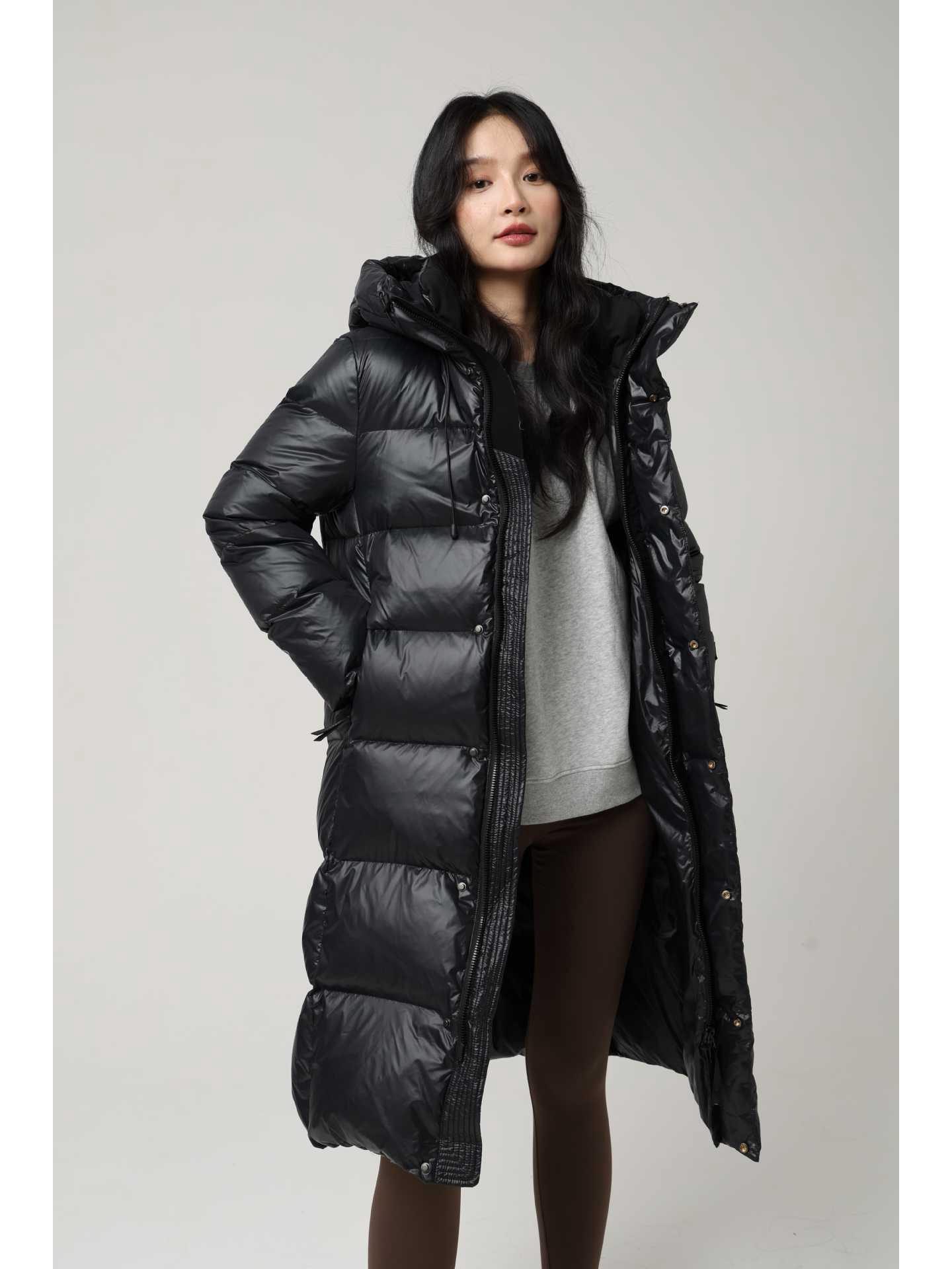 

Черно-золотая унисекс роскошная пуховая куртка с капюшоном 2025 - Высококлассное тепло и стиль S (for 40-50 kg) чёрный