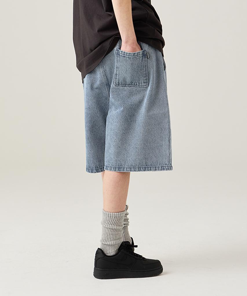 URBANAGE Bermuda Single-Pleat Elastic Denim Shorts Ice Blue