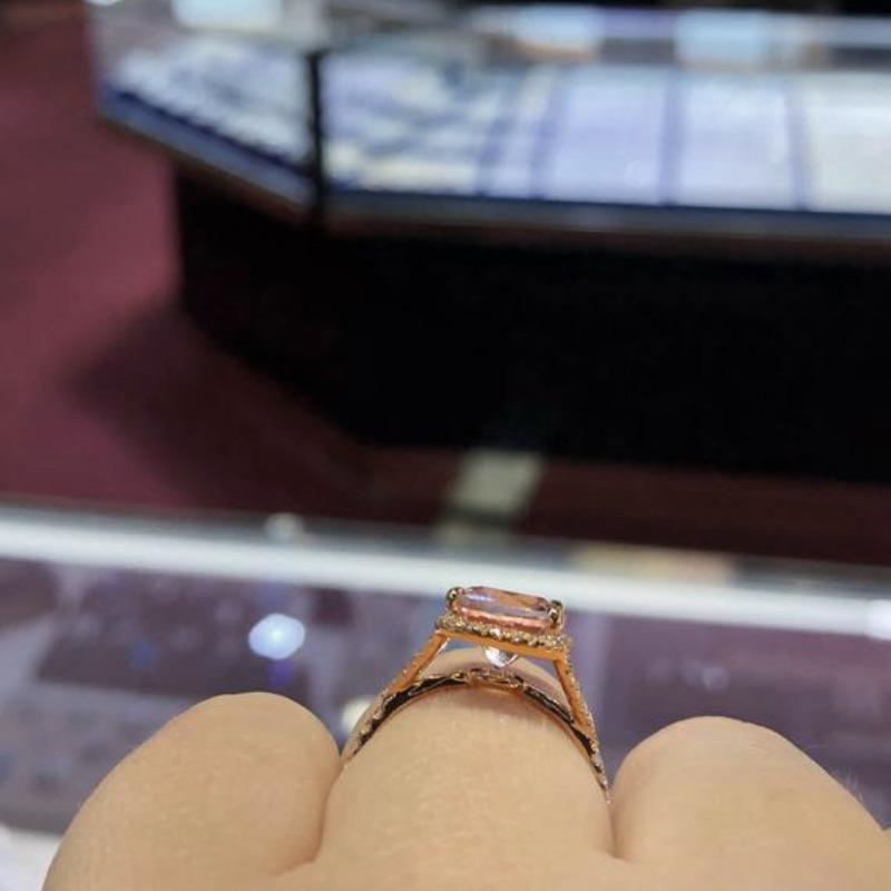 Womens European and American 18k Rose Gold Inlaid with Pink Crystal Rectangular Engagement Banquet Ring