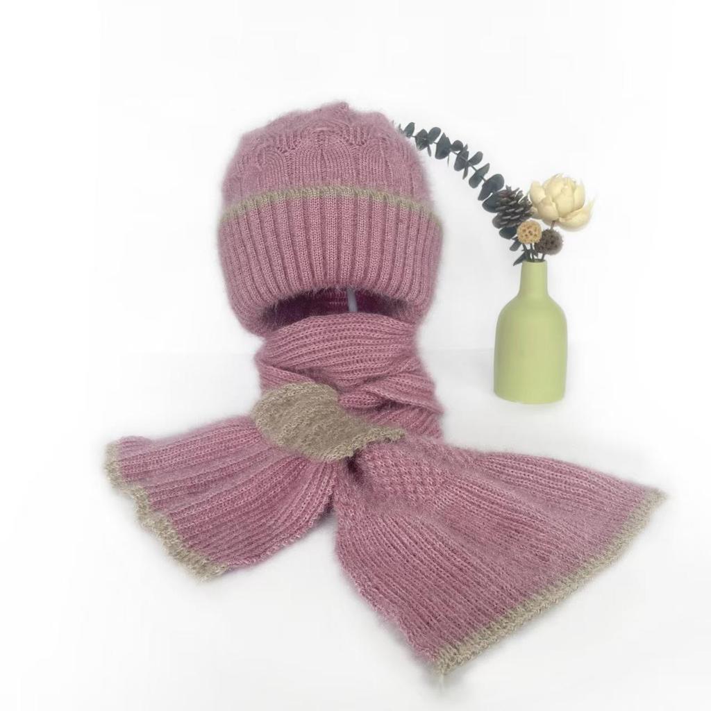 Luxury Velvet Knit Scarf with Phoenix Tail Flower Design - Double-Layered, Fleece-Lined Hat for Wind and Snow Protection