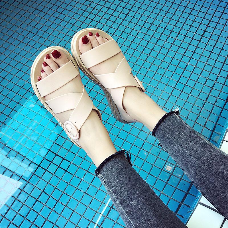 Sandales plates décontractées à bout ouvert pour femmes, chaussures d'été avec ceinture à boucle, assorties avec tout, vêtements d'extérieur décontractés pour la maison