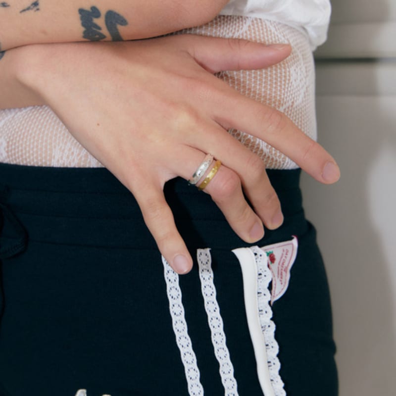 Fillow Stud Bold Ring