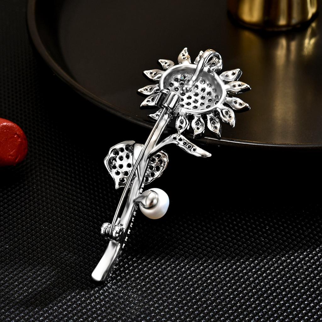 Women's Light Luxury Design Elegant Imitation Pearl Sunflower Brooch Fashionable And Versatile Niche Design Sense Brooch