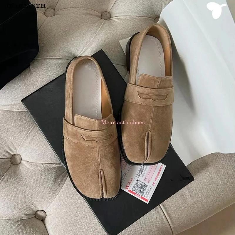 

Женские черные глянцевые кожаные кроссовки Tabi, весенние, на толстом каблуке, низкие, мужские, размер 46, на шнуровке, повседневные, белые, для пар, спортивная, новая 36