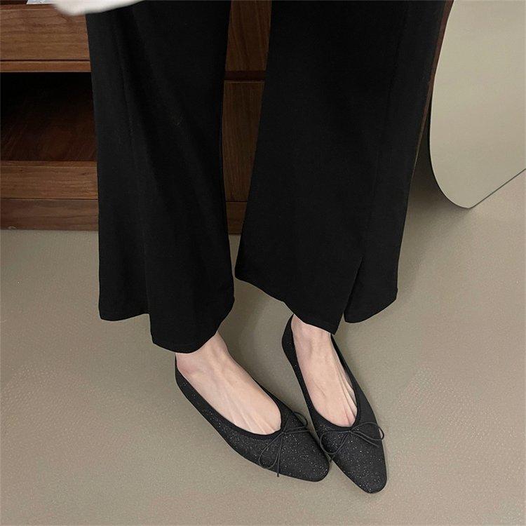 

Korean gentle bow single shoes women s 2025 new square head shallow mouth French evening breeze grandma shoes ballet shoes 35