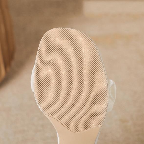 Женские босоножки на массивном каблуке. Летние босоножки на высоком каблуке — фото 15