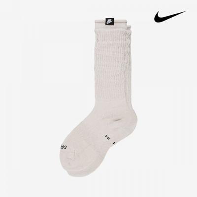 Nike Lockere lange gerippte Polster-Crew-Socken Slouch
