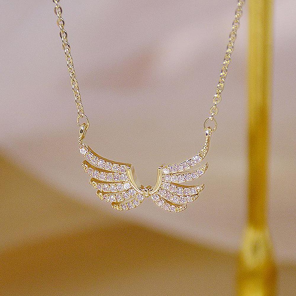 Elegant Wing Pendant Necklace, Fashionable and Exquisite Eye-catching Jewelry, Birthday and Holiday Gifts
