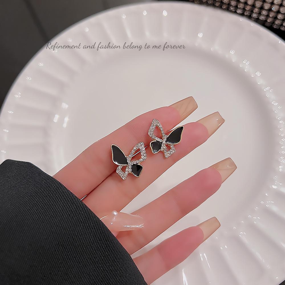 

Korean Niche Design Summer Butterfly Stud Earrings: Small, Exquisite, and Fashionably Versatile for Women