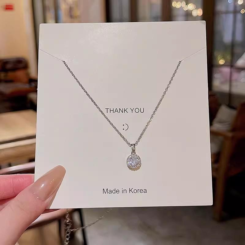 "Trendy High-End Pearl Necklace: Versatile Titanium Steel Clavicle Chain for Women"