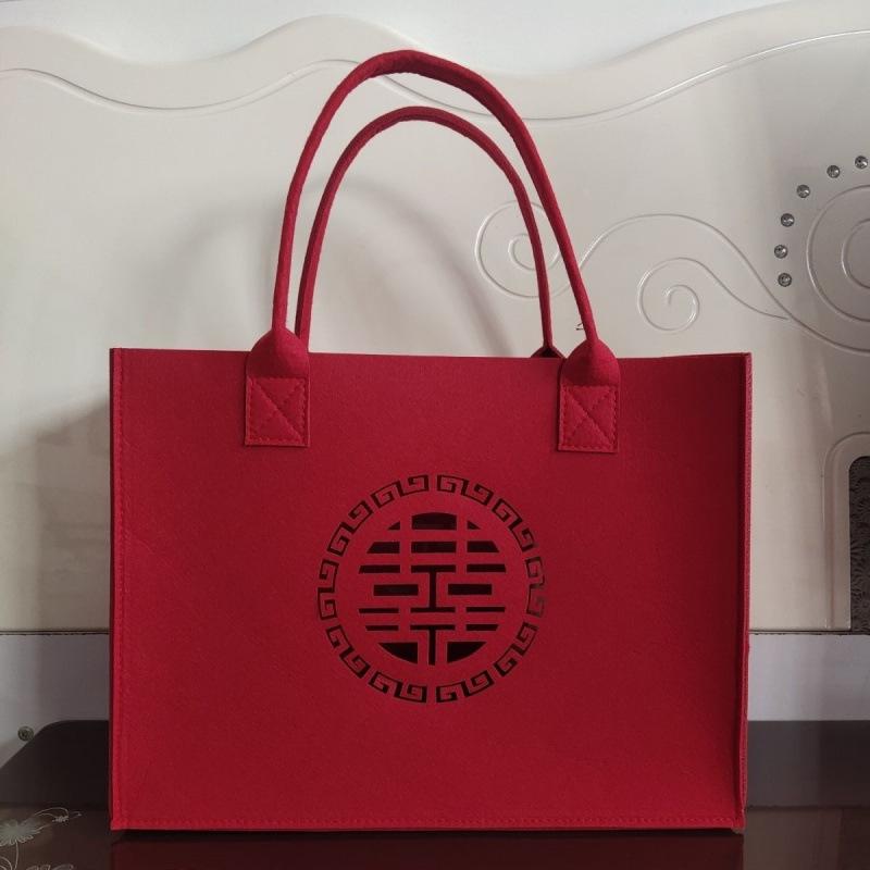 

Red Felt Wedding Handbag with Double Happiness Design for Gift and Betrothal Money Right-Angle Felt Handle