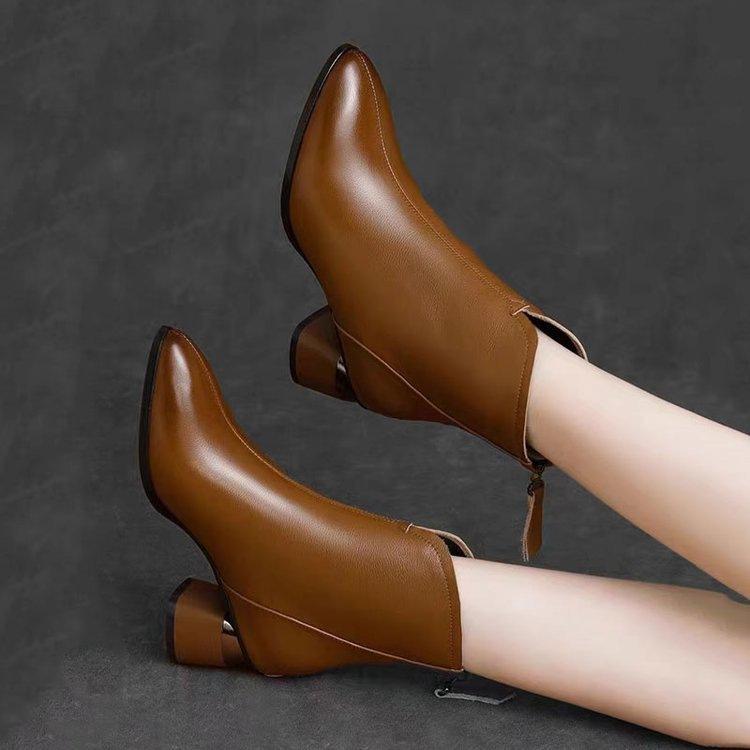 Short boots, foreign gas single boots, women's 2025 autumn and winter new pointed thick heel medium tube boots, medium heel velvet warm women's leat