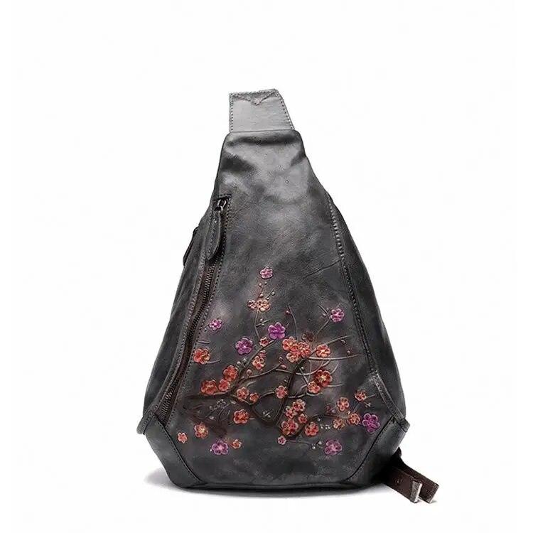 Retro taška na hrudi Crossbody kabelky z hovězí kůže pro ženy 2024 Nová ručně vyrobená embosovaná módní květinová dámská taška Messenger