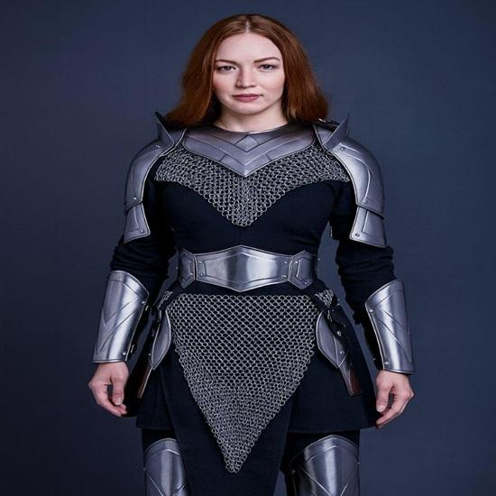 

Епічний жіночий середньовічний обладунок Сталевий кіраса Латний захист Жіночий лицар LARP Косплей Відродження Воїнський костюм