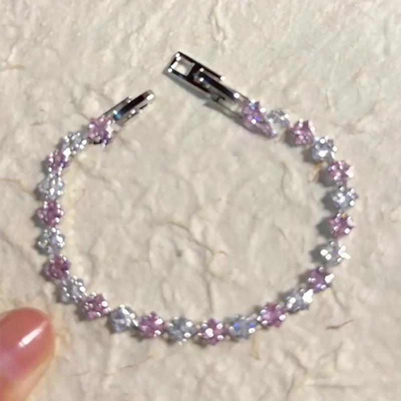 Zircon square buckle bracelet simple, fashionable, elegant and sweet temperament versatile bracelet light luxury high-end jewelry women