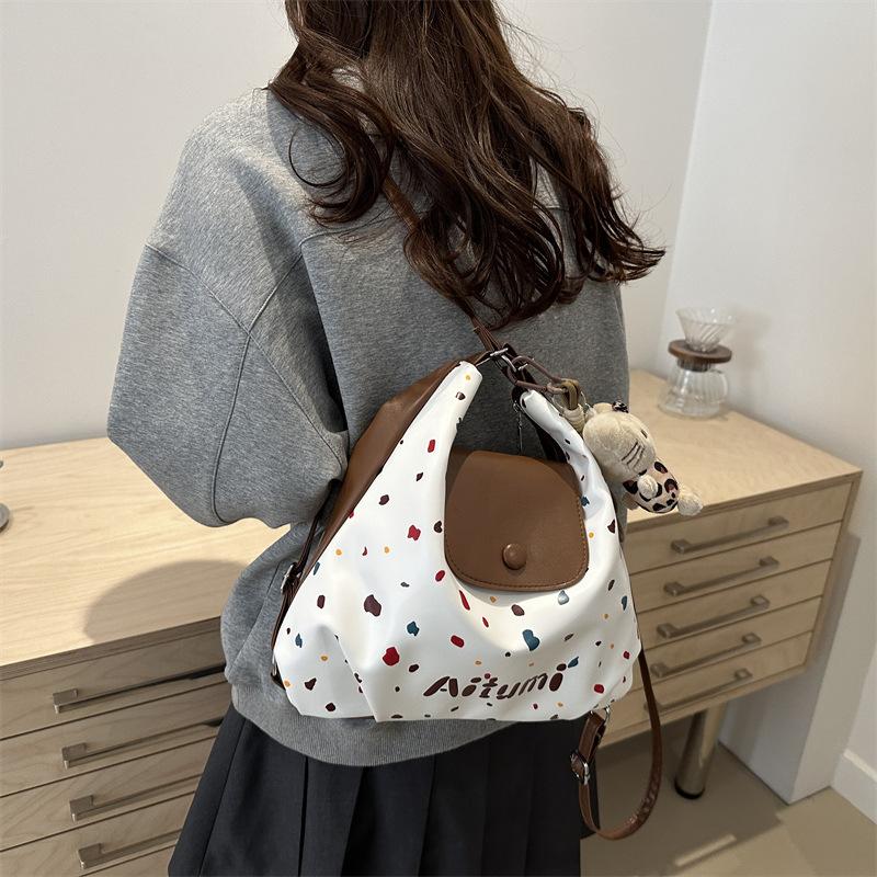 

Shoulder bag Casual large-capacity underarm bag New loose color polka dot backpack Without pendant белый