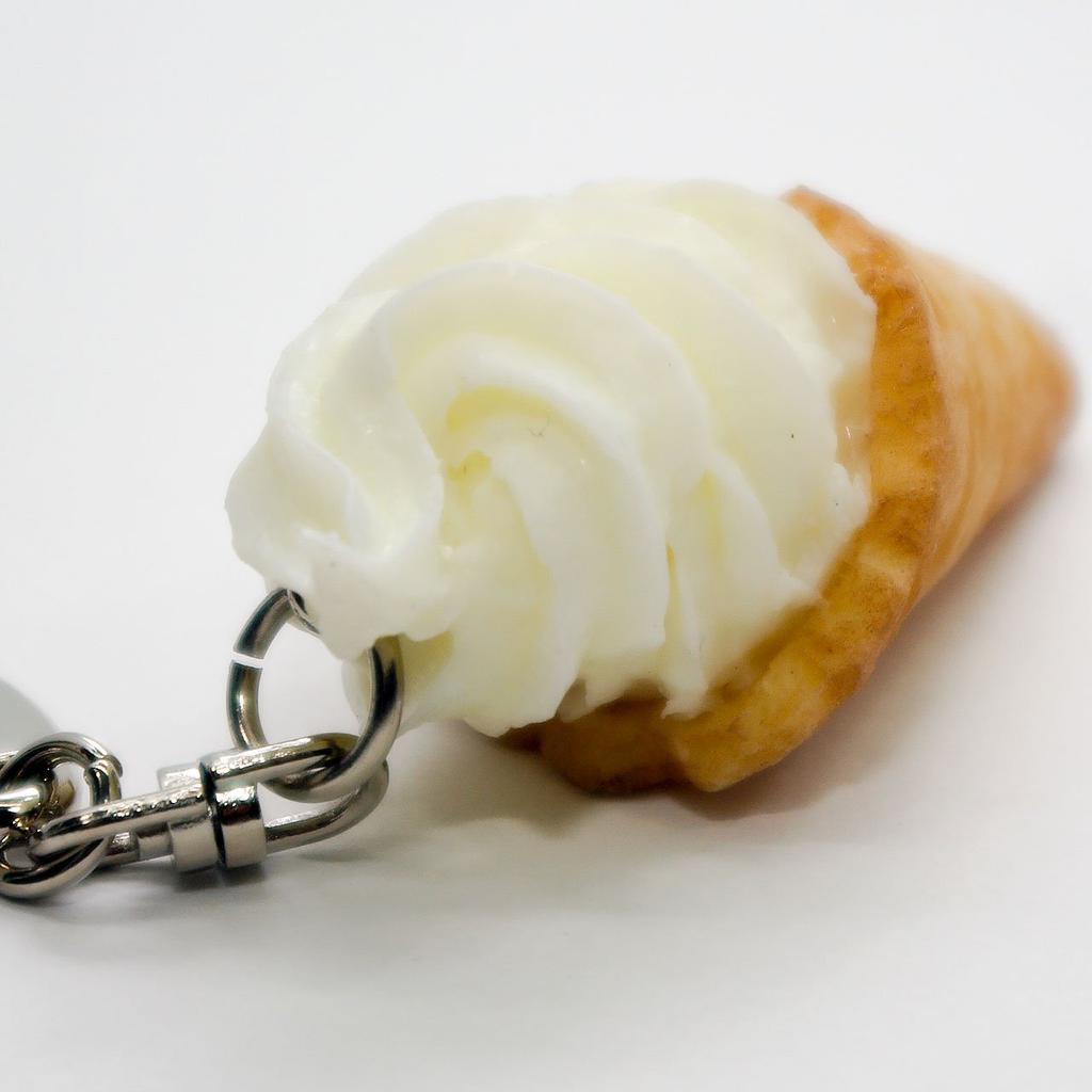 Food Sample Keychain Vanilla Soft Serve Ice Cream - (133OK)