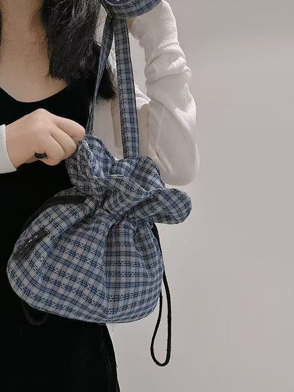Blaue Dreifarbige Patchwork-Karos Jacquard Kordelzug Schultertasche - Vielseitige Sommer-Crossbody-Tasche