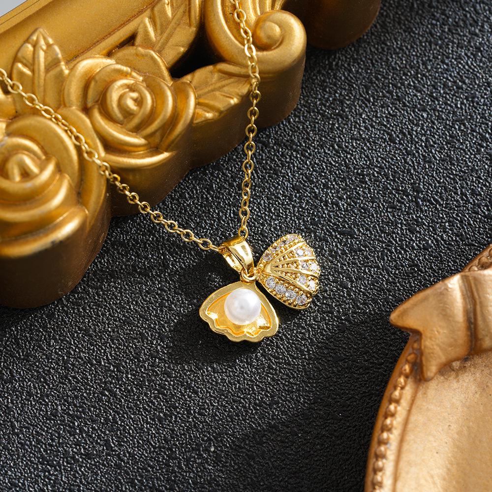 

Inlaid Diamond Shell Titanium Steel Women s Necklace: Stylish, Versatile, Luxury Choker with Niche Design