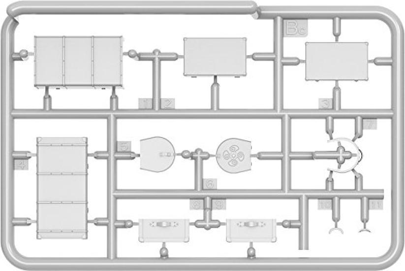 MiniArt Scale Luggage Set Plastic Model MA35582 1/35 1930s-40s