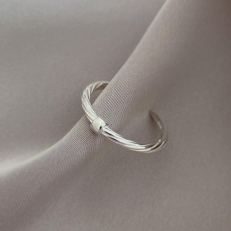 Dames Ring Vierkant Gedraaid Verstelbaar Dunne: Trendy, Creatief & Stapelbaar