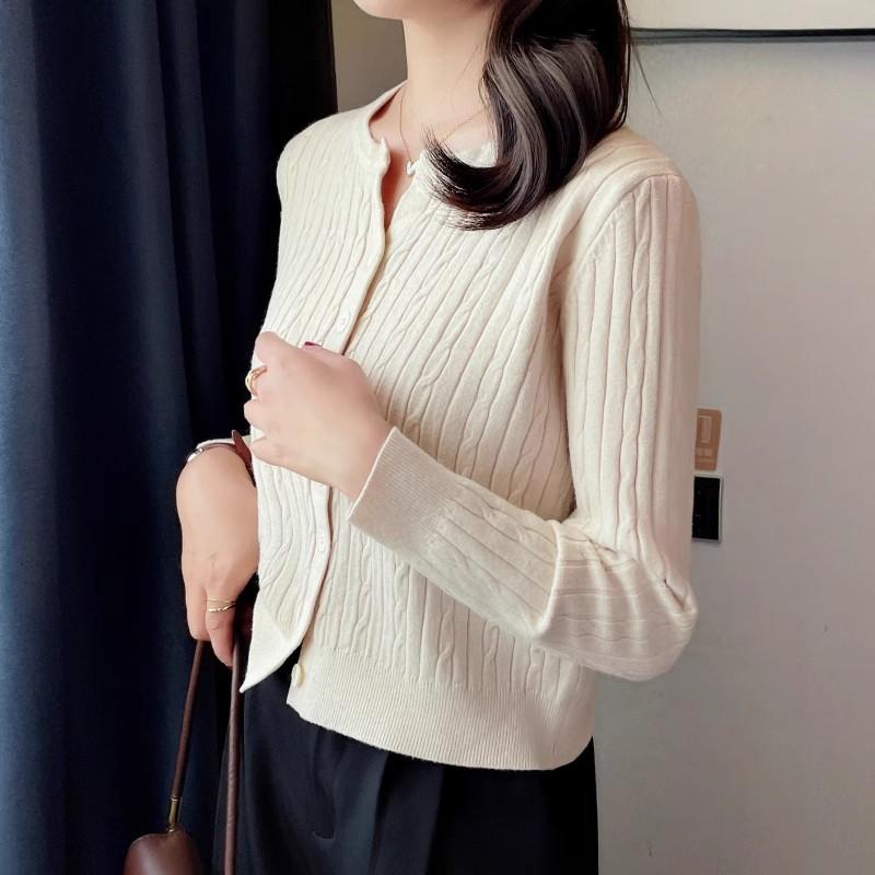 Long-sleeved Twist Sweater with a Half-open Crewneck Base Layer, a Women's Loose Top, a Knitted Sweater, a Cardigan Jacket