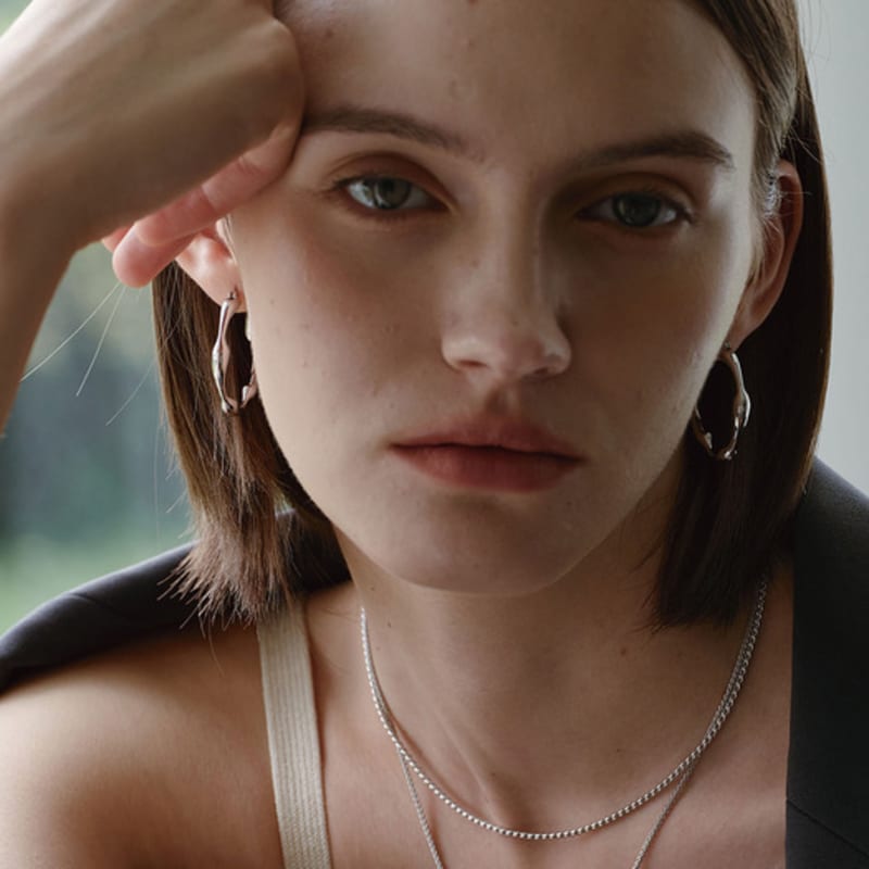 YUSOWA GROVE HOOP EARRING (2COLOR)