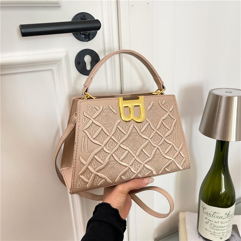 

2025 autumn diamond square bag women s new versatile and beautiful messenger women s bag niche premium shoulder handbag хаки