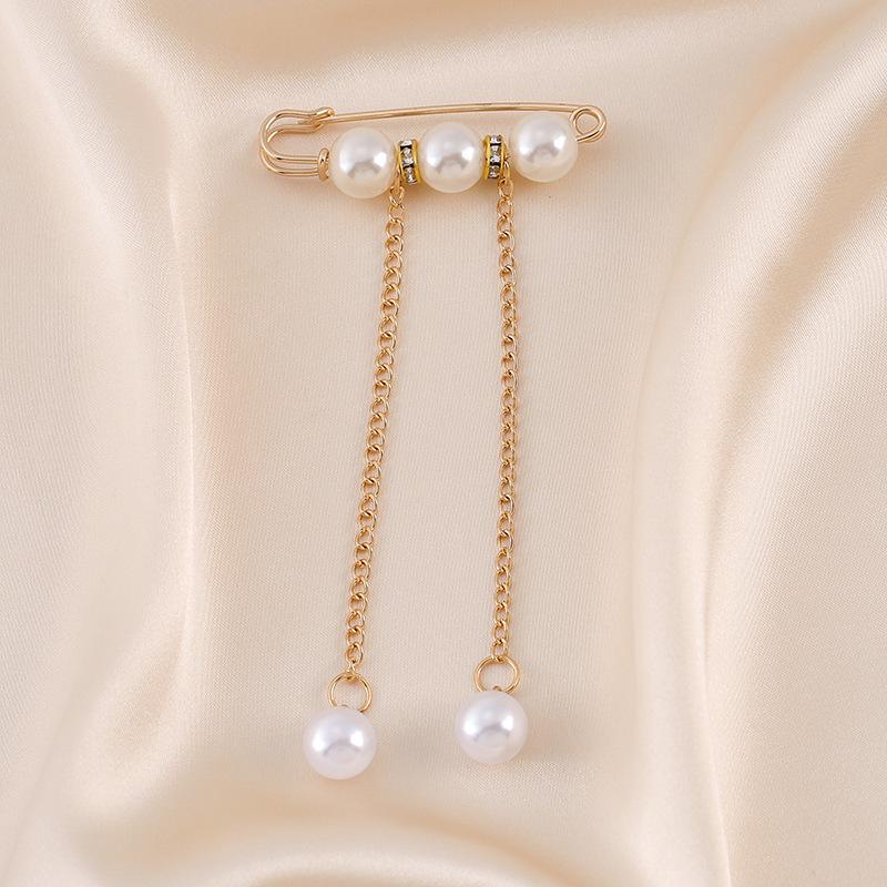 Fashionable Brooch Chain with Waist-Tightening Buckle - Versatile Clothing Accessory