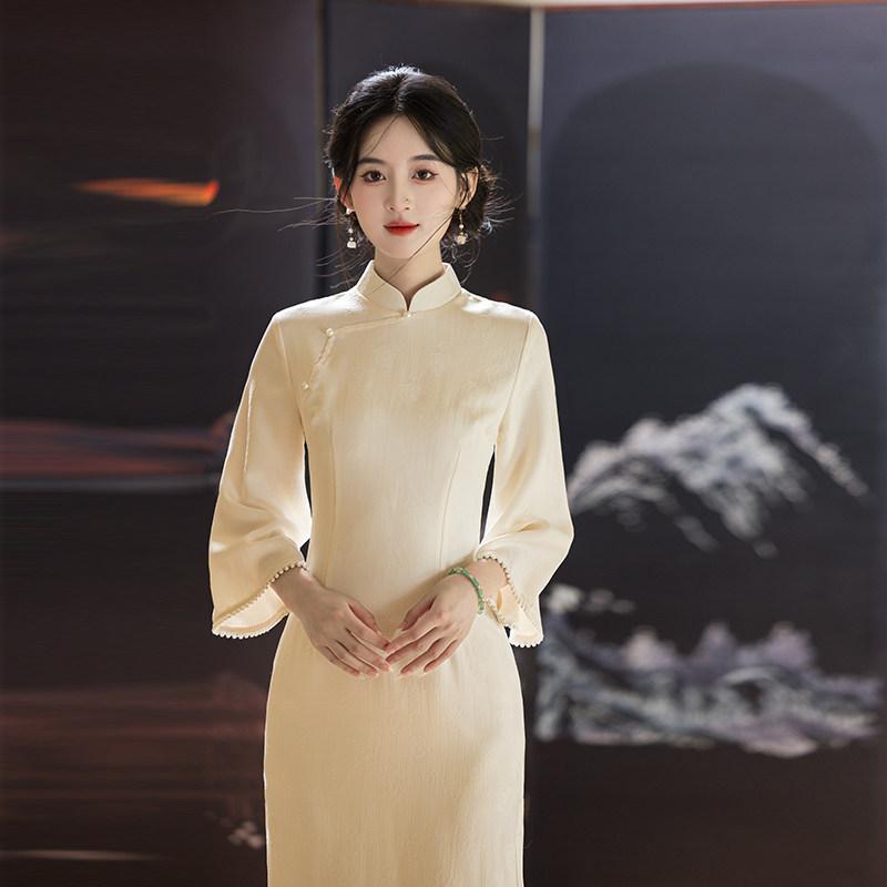 Gelber invertierter langärmeliger nationaler Stil neuer chinesischer Stil Suzhou langärmeliger Herbst-Cheongsam verbessert jung 1011 neue Damen Frühling und Herbst