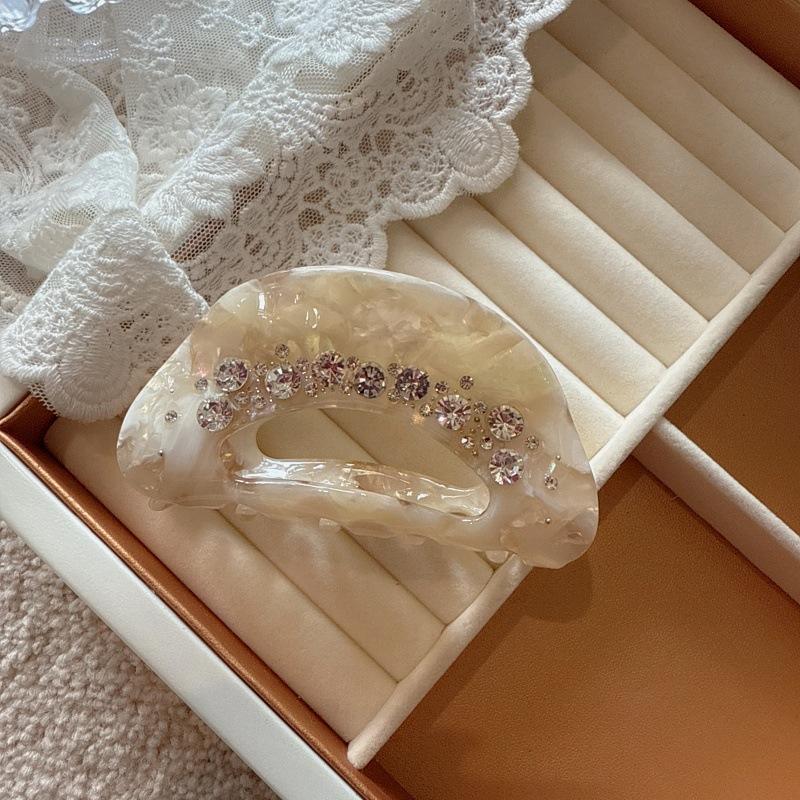 

Crystal Semi-Circle Hair Clip, Stylish and Elegant Shark Hair Clip, Versatile Hair Clip for Bun Hairstyles