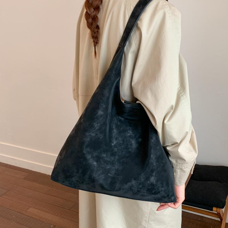 Large Capacity Commuter Tote Bag Women's 2025 New Trendy Autumn and Winter Fashion Versatile High Sense Going Out Shoulder Bag