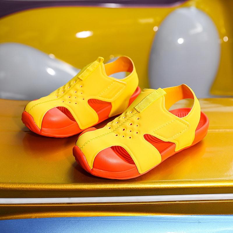 Sommer Kinder Modische Klettverschluss Leichte Sport- und Freizeitschuhe Zehenkappe Sandalen Strandschuhe