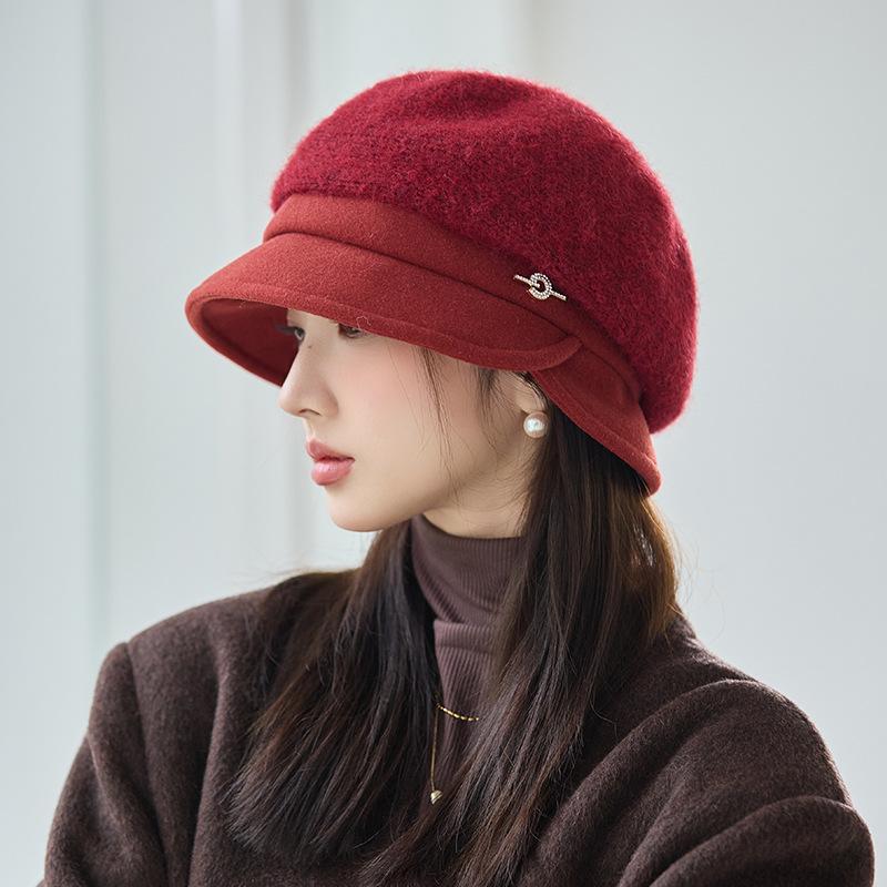 Autumn and Winter Hats for Women's Metal Label Beret Casual Fashion Versatile Painter Hat British Style Warm Hat
