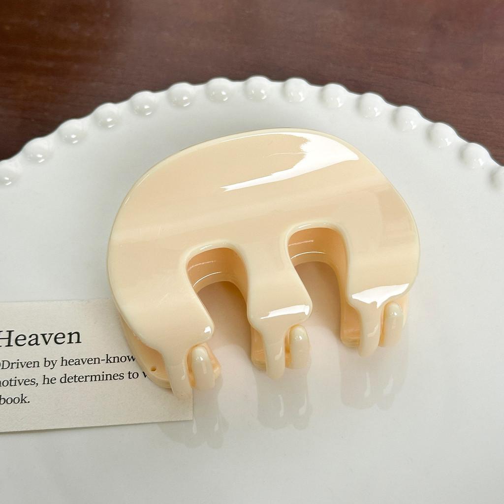 Sophisticated Hair Resin Clips With Heart Design Ideal For Everyday Wear And Events Special