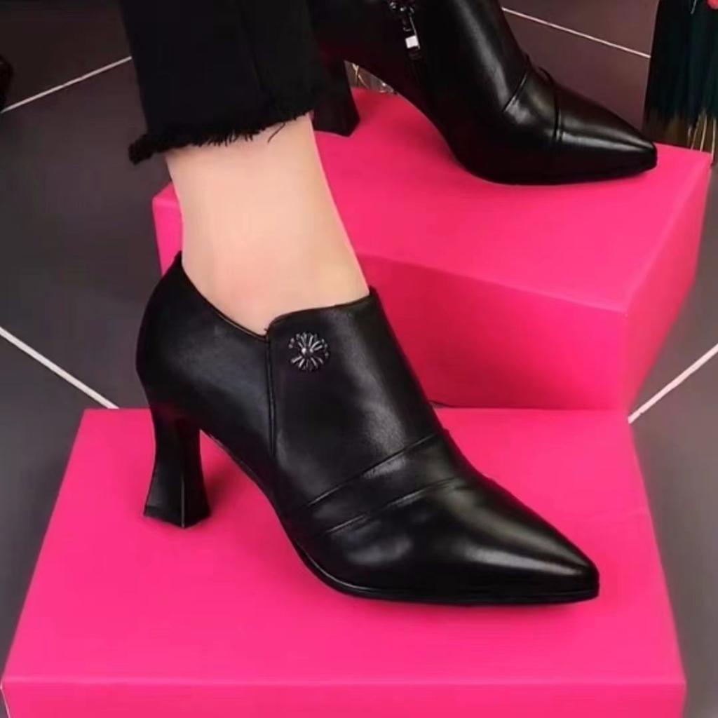 2025 Spring and Autumn New Thick Heel European and American Foreign Trade Pointed Small Leather Shoes Comfortable Single Shoes Foreign Style Mother S