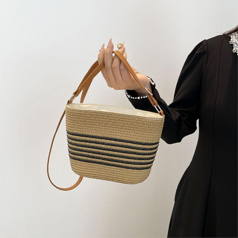 Woven Straw Shoulder Bag Handmade Large Capacity Crossbody Bucket Bag Zipper Closure Crossbody Strap Beach Vacation Handbag