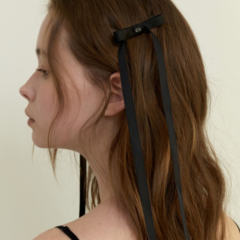 

KINDABABY basic logo drop ribbon pin black