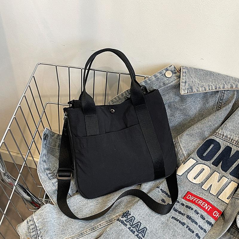 Casual large-capacity bag women's new versatile and lightweight shoulder messenger bag simple commuter tote bag