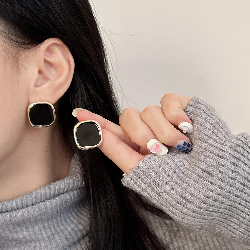 Vintage Irregular Geometry Square Black Enamel Stud Earrings for Women Charm Party Jewelry Korean Trendy Accessories Wholesale