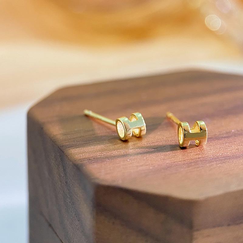 Mini Small, Glossy Letters H Three-dimensional Full Diamond Earrings Exquisite and Extremely Simple and Cold Wind Earrings