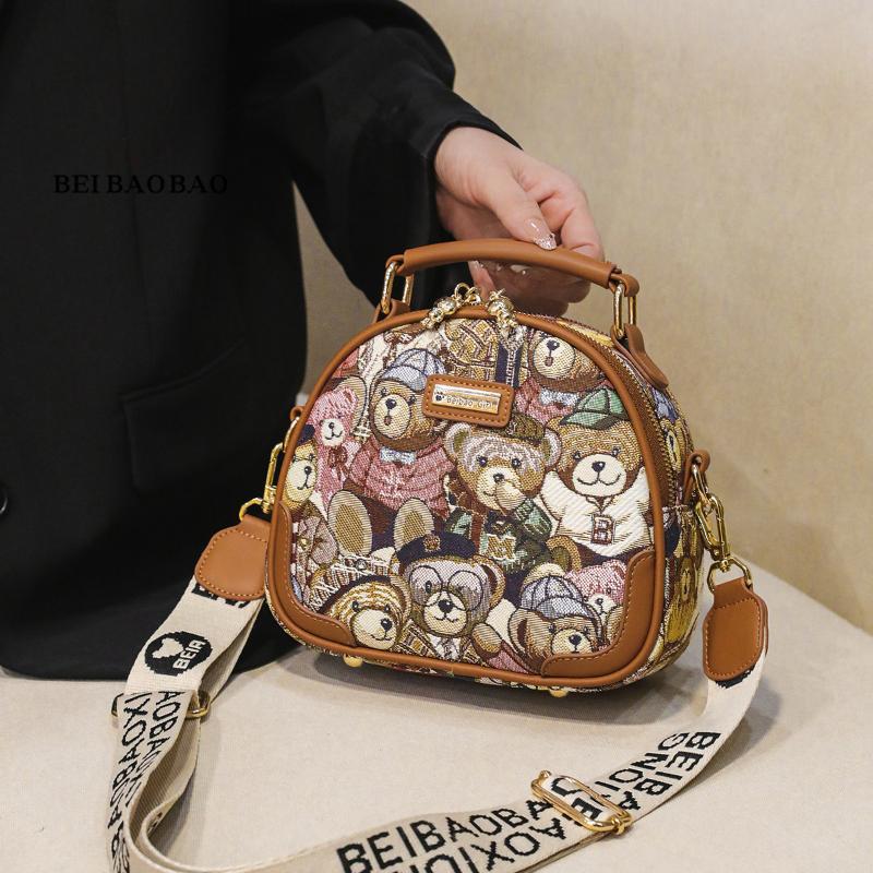 BEIBAOBAO Orijinal Sokak Trendi Kadın Çapraz Çantalar Moda Kanvas PU Eklemeli Bayan Çantası Sevimli Karikatür Ayı Taze Tek Omuz Çantaları Kadınlar için