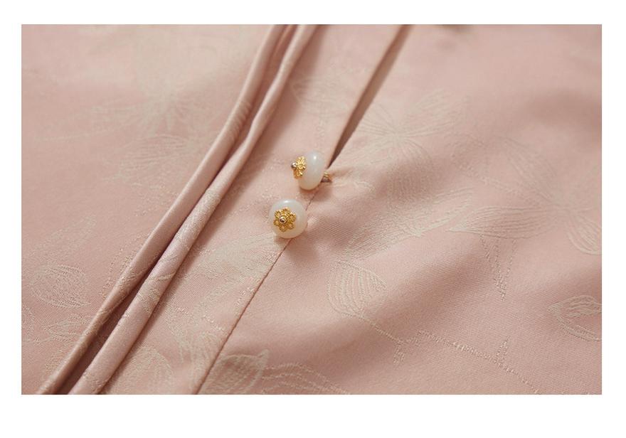 Elegant Summer Satin Shirt for Women, Perfect for Middle-aged and Elderly, Lightweight and Fashionable.