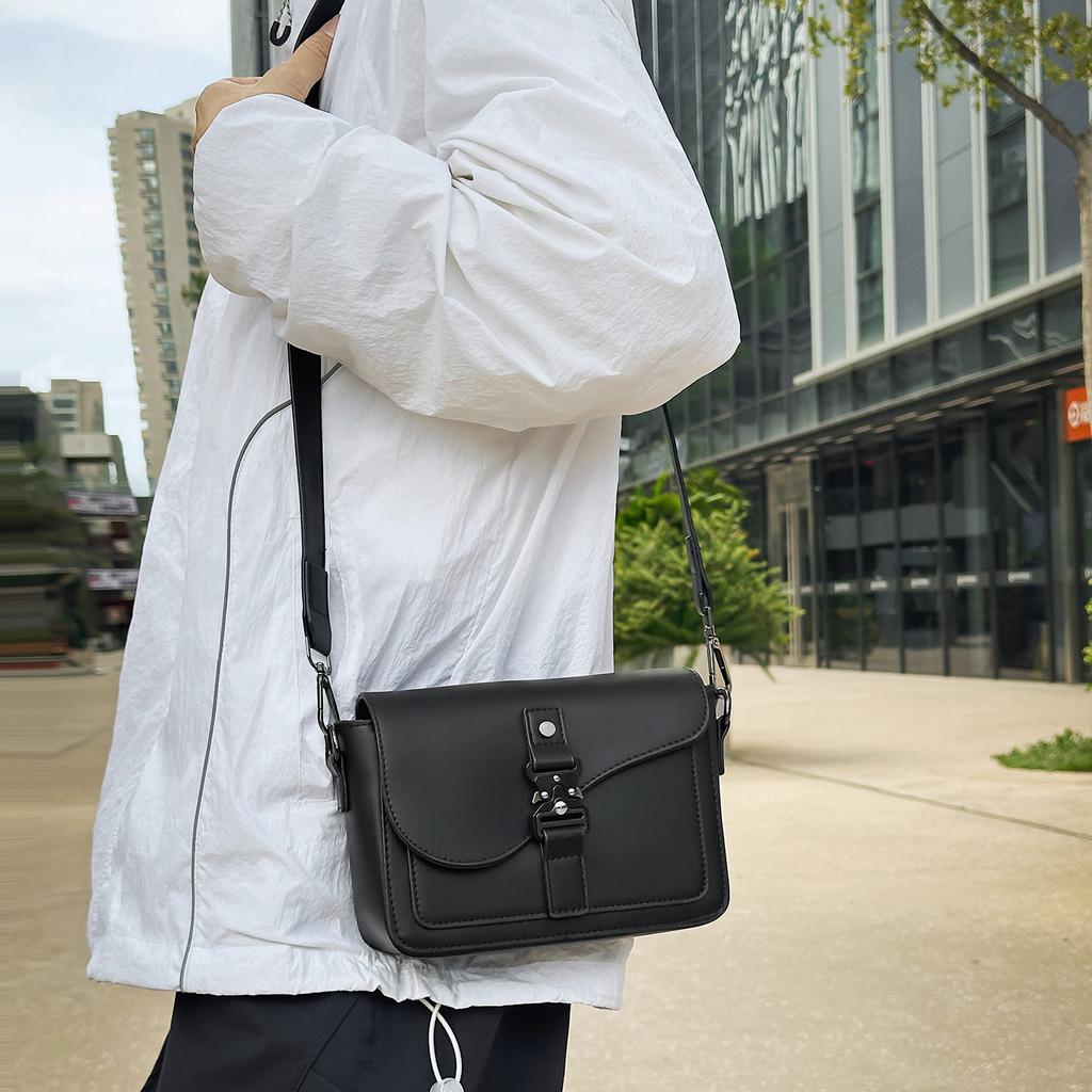 Shoulder Bag Boys Niche High-end Casual Messenger Bag Fashion Trend Texture Small Square Bag Women's Commuter Mobile Phone Bag