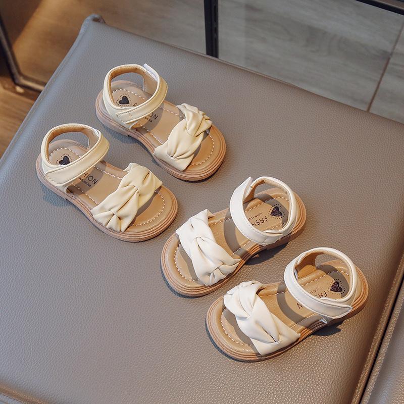 2026New sandals for girls, solid color casual baby shoes, children's comfortable beach shoes, breathable sandals