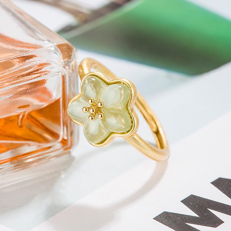 Adjustable Women's Ancient Style Plum Blossom Knot Ring with Imitation Hetian Jade – Elegant Design for Best Friends