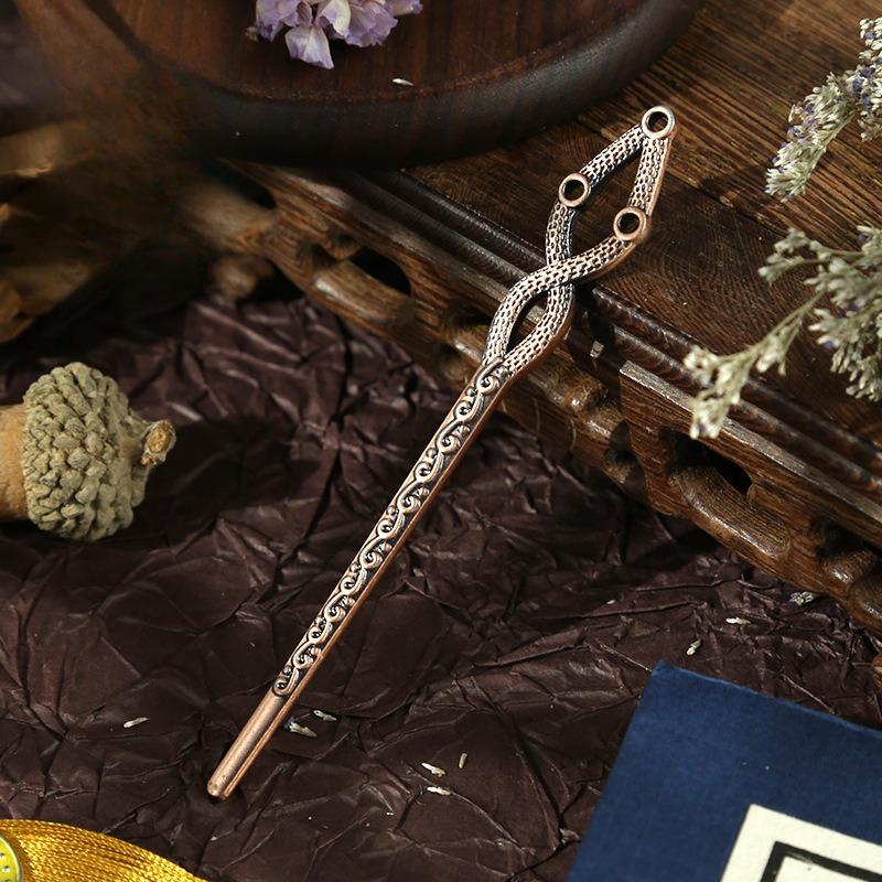 Carved embroidery needle holder, thread threading tool, lead threading tool, hand-made DIY sewing accessories