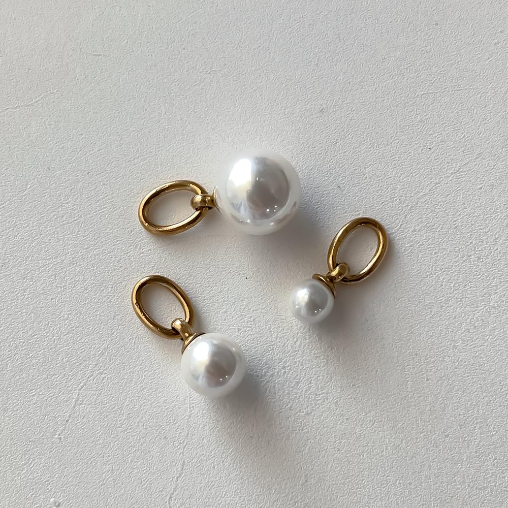 eManco Elegant Pearl Pendant Set – European & American Design, Versatile & Chic High-End Jewelry for Women, Three-Piece Set.